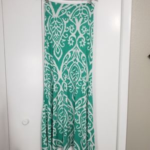 Hershe green and white boho maxi skirt size M